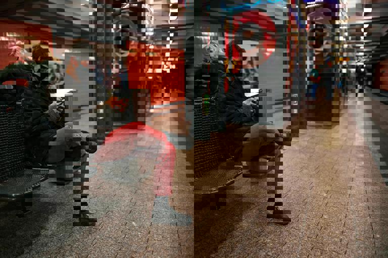 Pop-Up Book Swap Turns Morning Commute Into Literary Adventure for Train Riders